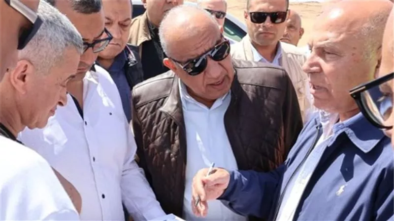 وزيرا النقل والكهرباء يتفقدان جبل الجلالة لإقامة مشروعات طاقة الرياح
