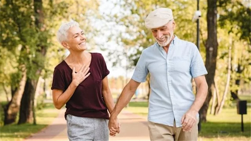 النظرة الإيجابية للحياة قد تقلل من احتمالات الإصابة بـ الخرف