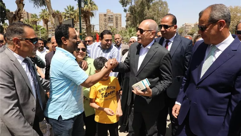 أجواء احتفالية بالحديقة الدولية.. محافظ القاهرة يشارك المواطنين شم النسيم