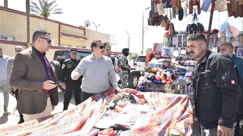 خلال جولته بكورنيش بورسعيد.. المحافظ يشدد على إزالة الإشغالات بالممشى ومحيطه