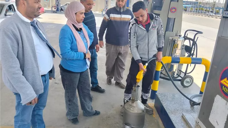 حملات تموينية مكثفة في السويس.. ضبط مخالفات بمحطات الوقود ومستودعات البوتاجاز