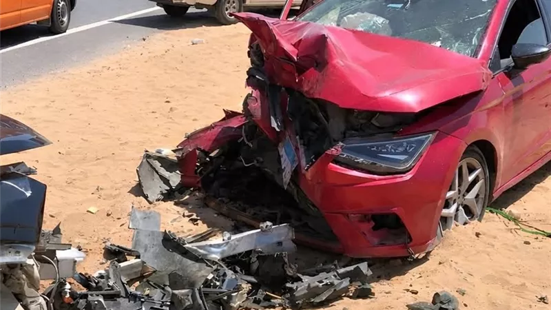 إصابة 5 أشخاص في حادث تصادم سيارتين بطريق الزعفرانةـ السخنة بالسويس