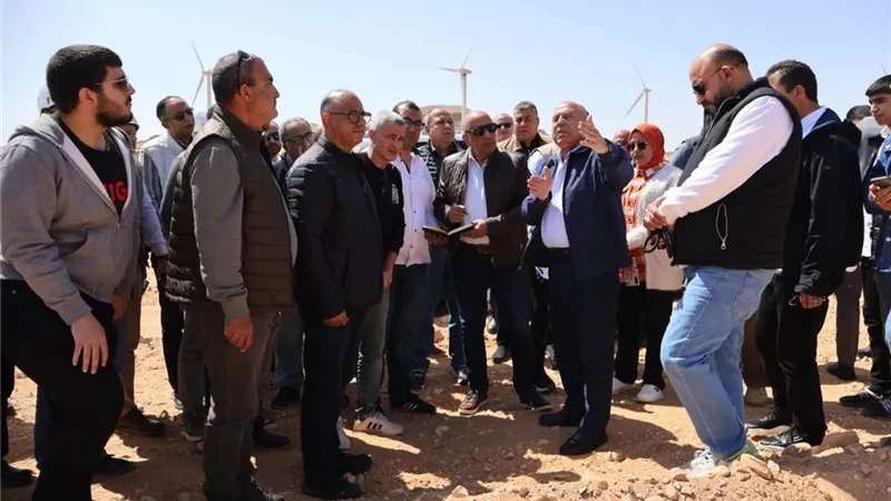وزيرا النقل والكهرباء يتفقدان جبل الجلالة لبدء تنفيذ مشروعات طاقة الرياح