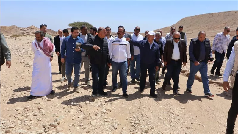 لبدء مشروعات طاقة الرياح.. وزيرا النقل، والكهرباء يتفقدان منطقة جبل الجلالة 