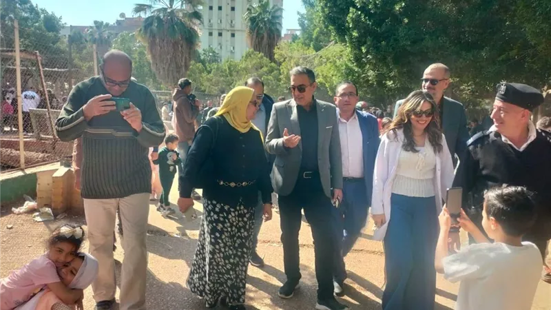 رئيس الخدمات البيطرية يتفقد حديقة حيوان الشرقية خلال احتفالات شم النسيم