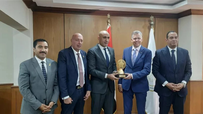تعرف على تفاصيل لقاء وزير التربية والتعليم بقيادات الخماسي الحديث 