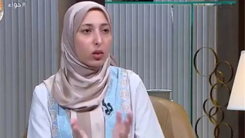 هل يجوز للمرأة كشف عورتها أمام بناتها؟.. أمينة الفتوى توضح