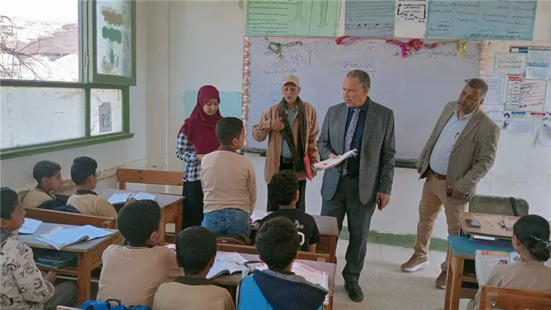 جولة مفاجئة لوكيل وزارة التعليم بأسيوط على مدارس ساحل سليم