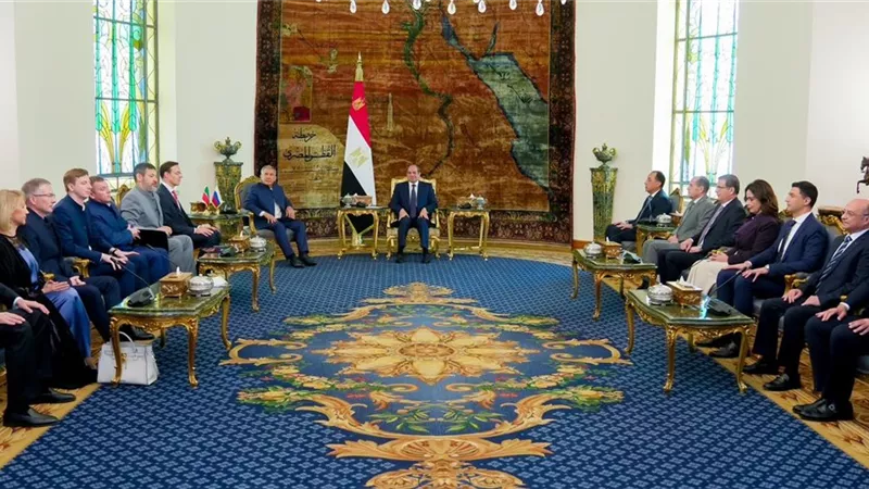 الرئيس السيسي يؤكد قوة العلاقات مع روسيا ويدعو للاستثمار في المنطقة الصناعية