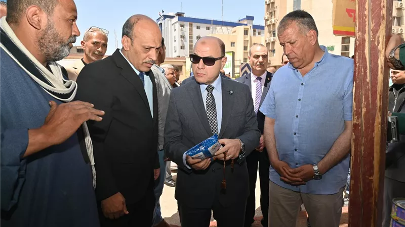 محافظ الغربية يتفقد سوق اليوم الواحد بسبرباي مركز طنطا ويستمع إلى آراء المواطن