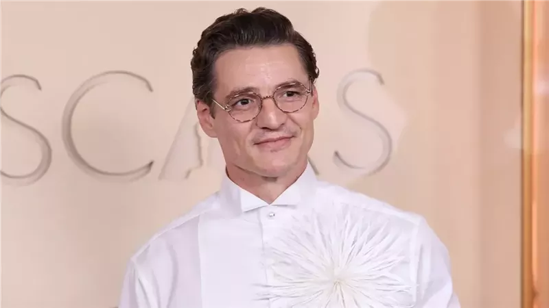 بعد إطلالته في الأوسكار لماذا تحول Pedro Pascal إلى أيقونة موضة جديدة لـChanel