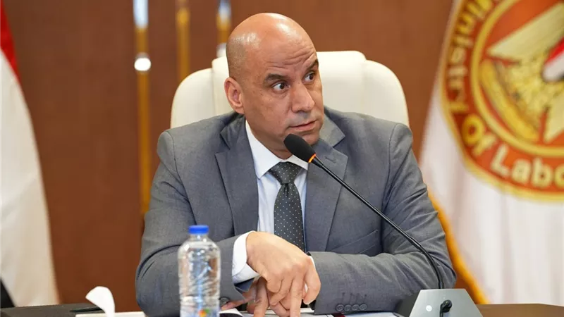 بتوجيهات رئاسية.. العمل: 2.5 مليار جنيه دعمًا للعمال للحفاظ على الاستقرار
