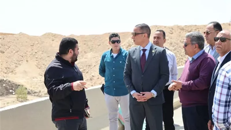 الأنصاري يتابع تطوير الطرق والنظافة.. ورفع 950 طن مخلفات لتحسين المظهر الحضاري