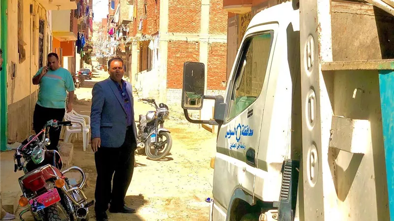 إزالة فورية لأعمال بناء مخالف على أراضي أملاك الدولة بمنطقة أبو عارف بالسويس