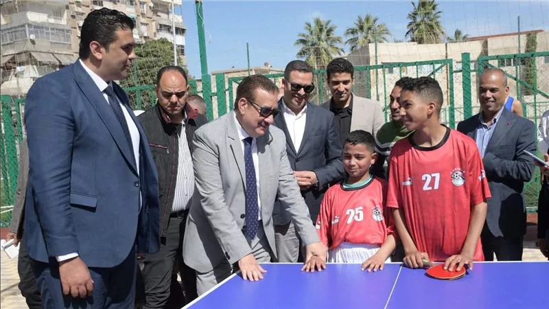 محافظ بورسعيد يشارك الأطفال الأيتام الأنشطة الرياضية بمركز المناخ