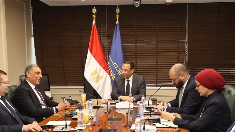 وزير الاتصالات يلتقي وفد Oracle لتعزيز التحول الرقمي وتدريب الشباب