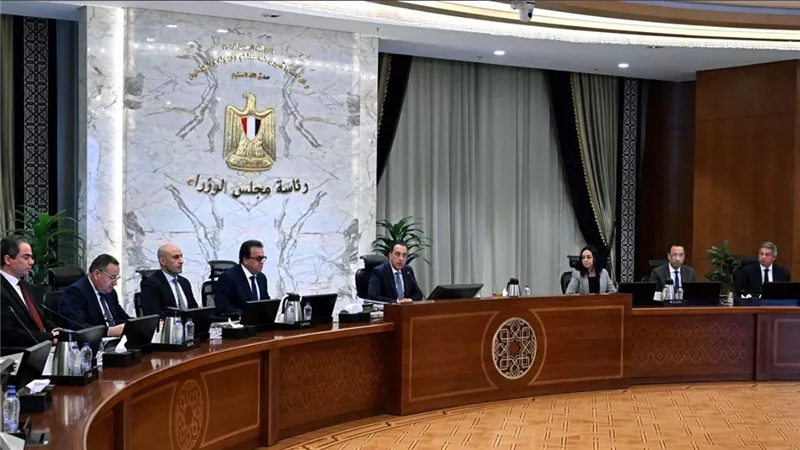 الحكومة تعلن إتاحة شريحة الطفل بباقات إنترنت آمنة يتحكم بها الأب قبل 30 يونيو