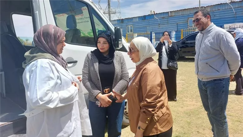 الكشف على ١٢٢٤ مواطنًا في القافلة الطبية بقرية فنارة بالإسماعيلية 