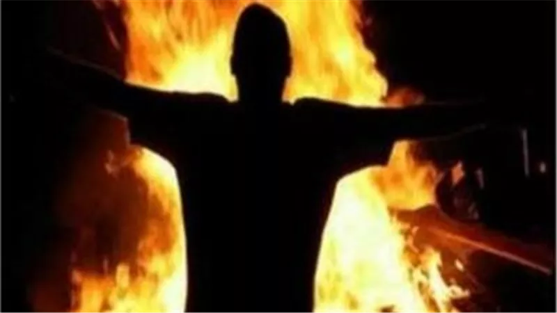 أشعل النار في نفسه بالبنزين.. إصابة سائق بحروق من الدرجة الثانية بالعياط
