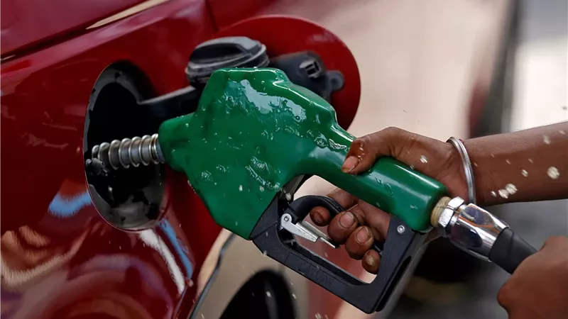  البنزين والديزل يسجلان أعلى مستوياتهما التاريخية في أمريكا 4.12 و5.65 دولار