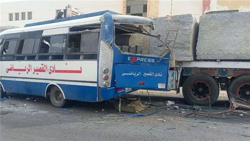 إصابة 31 طالبا في تصادم أتوبيس مدرسة وسيارة نقل بطريق القصير–سفاجا