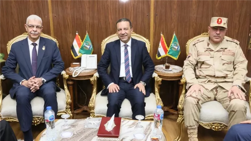 محافظ المنوفية يستقبل مدير جمعية المحاربين القدماء ويؤكد دعم أسر الشهداء