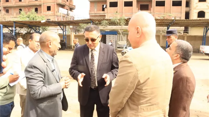 محافظ القليوبية يوجه بسرعة إنجاز المشروعات المتعثرة بكفر شكر
