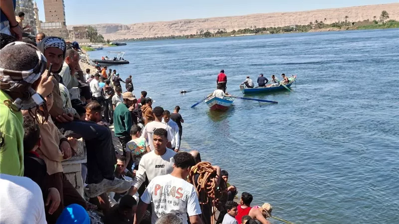 محافظ سوهاج يتفقد المراسي النيلية ويشدد على إجراءات السلامة