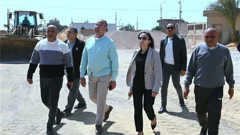 محافظ البحيرة تتفقد محطة الخلط الأسفلتية وتؤكد دورها الحيوي في دعم المشروعات 