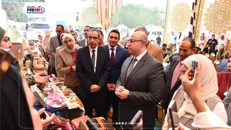 محافظ الفيوم يتفقد معرض 