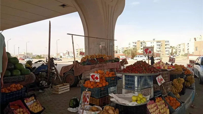 حملات مكثفة بحي فيصل لرفع الإشغالات وإعادة الانضباط للشارع