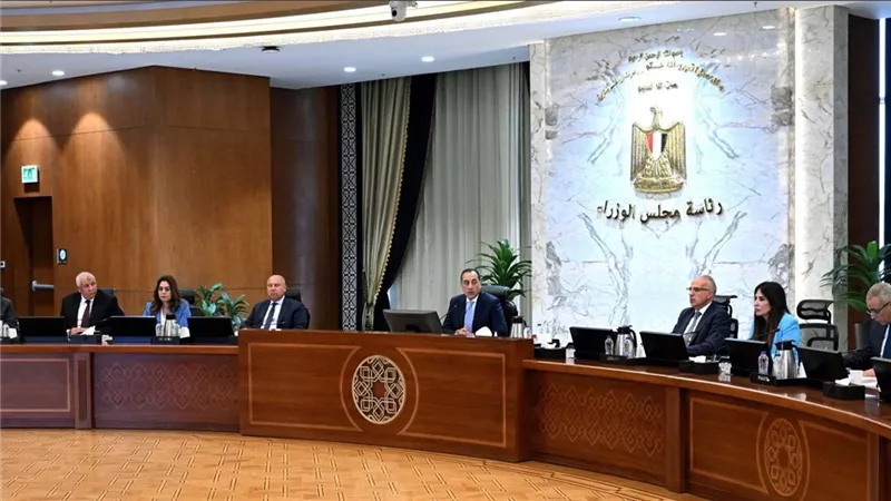 مصر على خريطة السياحة العالمية.. مدبولي يستعرض موقف مشروعي رأس وشمس الحكمة