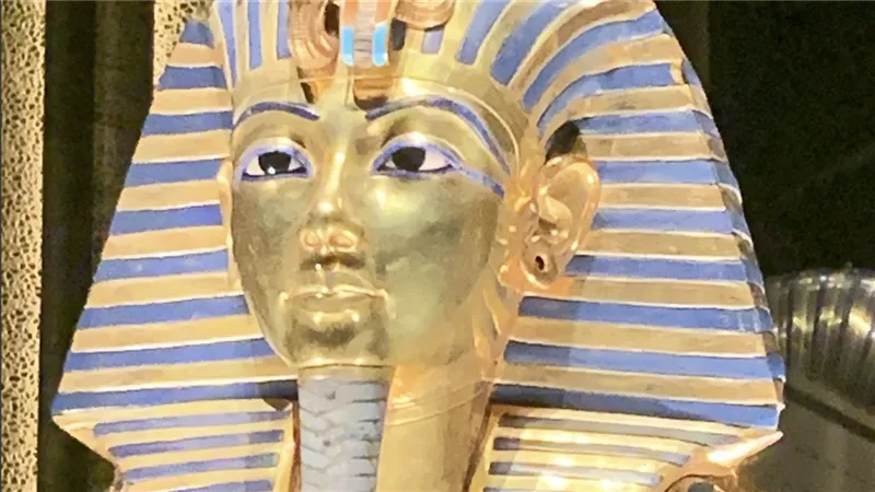 دخل تجاوز الـ2 مليار جنيه.. مصدر يعلن عدد زوار المتحف المصري الكبير