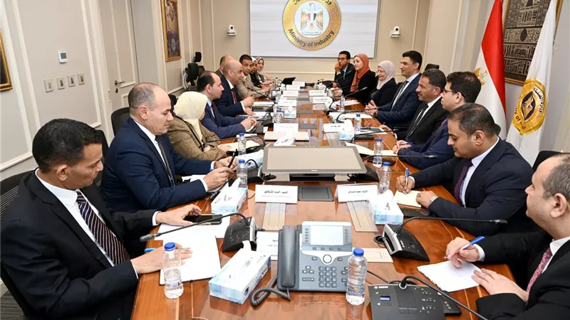  الصناعة والعمل يبحثان سبل تعزيز التعاون بين الوزارتين في المجالات المشتركة