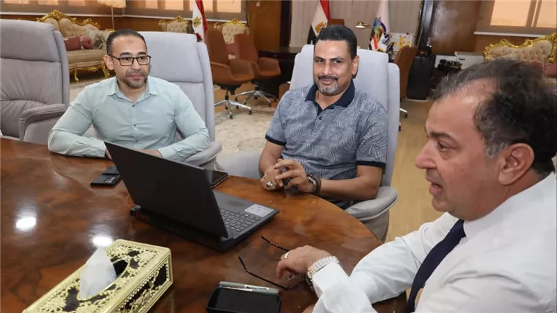 رئيس جامعة قنا يتابع اللمسات النهائية لإطلاق تطبيق 