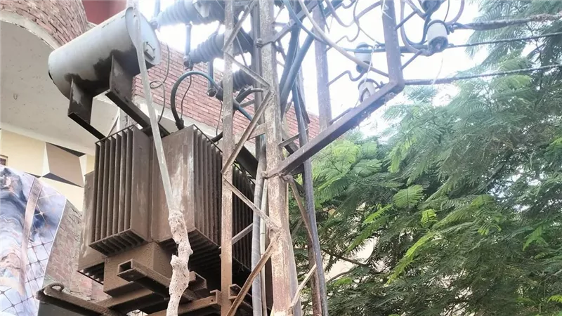 اهالي عرب أبو دياب بقليوب بستغيثون بمحافظ القليوبية من محول كهرباءيهدد الأرواح