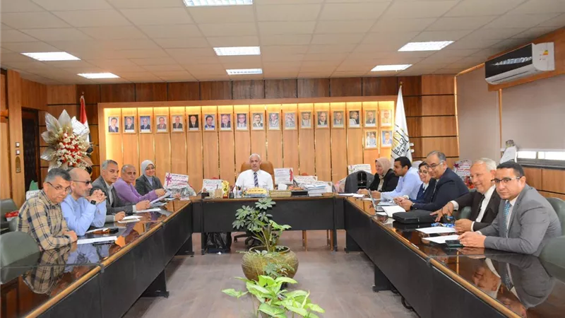 طلاب جامعة أسيوط يرسمون مستقبل الابتكار.. معرض للمشغولات اليدوية وحملة لتجميل المنشآت