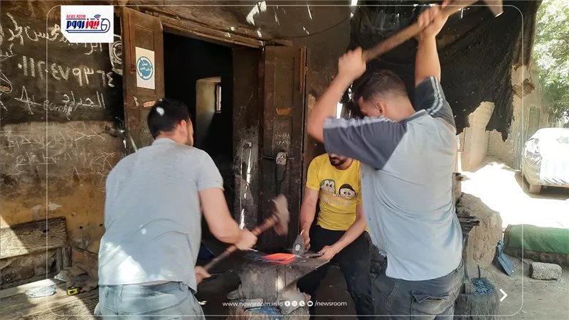 من ورشة الحدادة إلى الجامعة..كفاح 3 أشقاء بالمنيا يتحدون النار لصناعة المستقبل