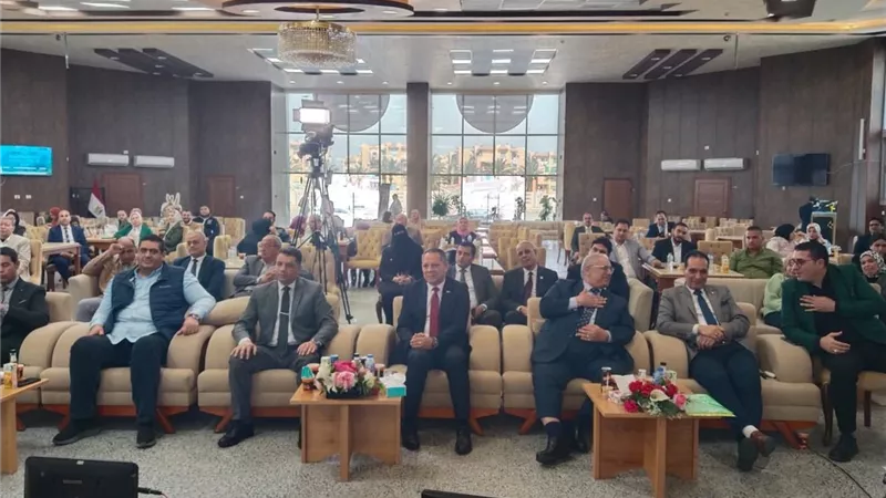 رئيس جامعة دمياط يشهد مناقشة رسالة ماجستير بكلية الآثار 