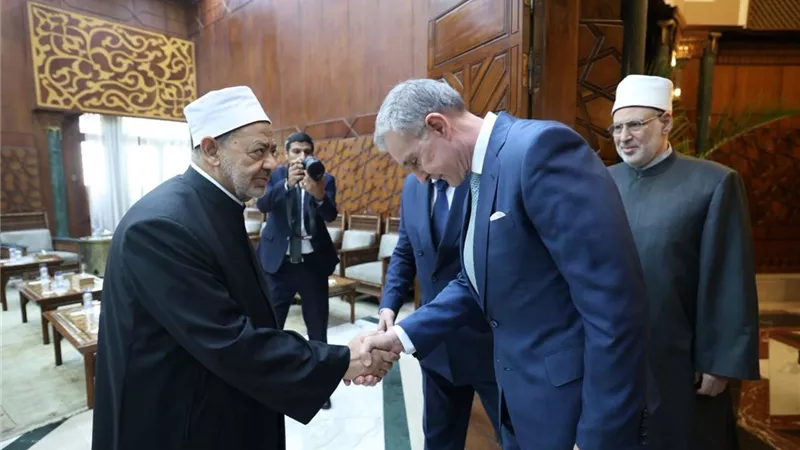 دمج التراث بالأدوات الحديثة.. أهم ما جاء في زيارة أمير رومانيا للأزهر