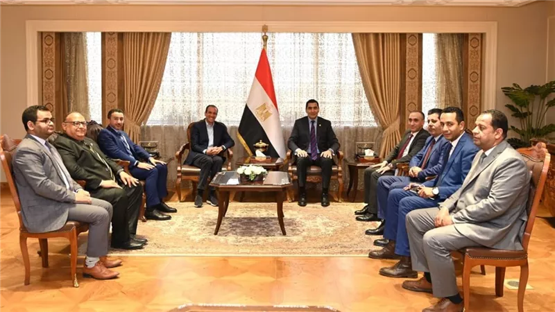 وزير الشباب والرياضة يلتقي رئيس الاتحاد الدولي للبادل
