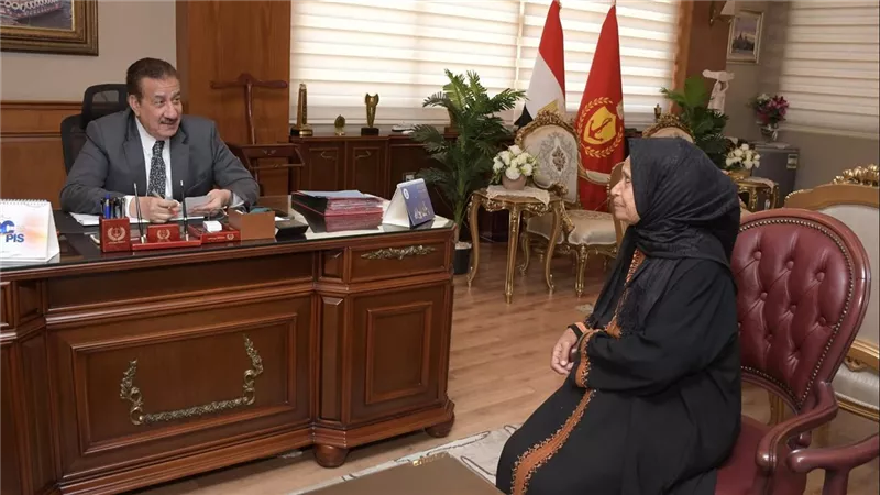 ربنا حقق لي كل اللي بتمناه.. «مسنة بورسعيد» تعليقا على استقبال المحافظ