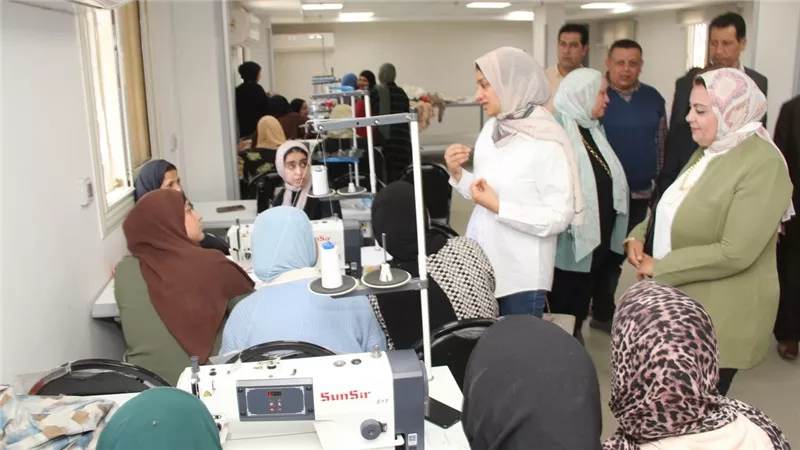 محافظ القليوبية يوجه بدعم المرأة المصرية والتمكين الاقتصادي لها 