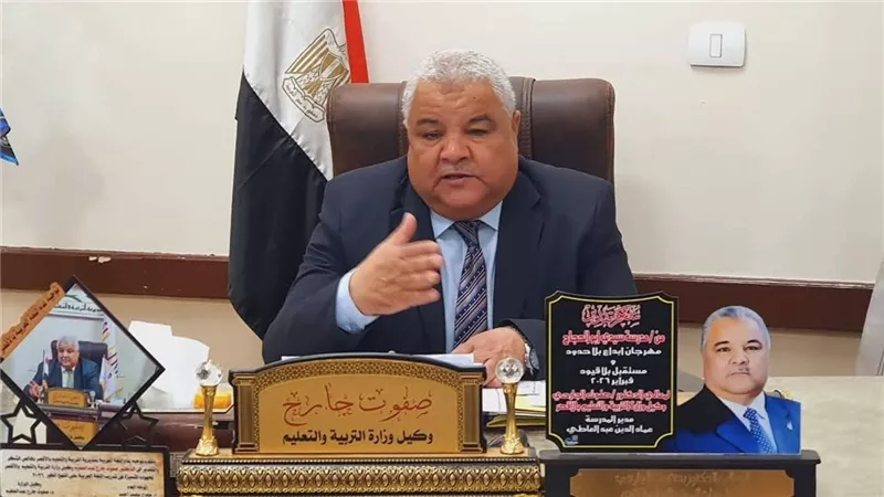 استعدادا لامتحانات الشهادة الإعدادية..وكيل تعليم الأقصر يجتمع برؤساء الأقسام 
