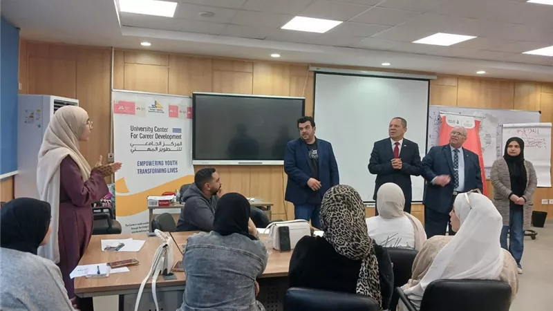 رئيس جامعة دمياط يتفقد مركز التطوير المهني لمتابعة مبادرة «كن مستعدا» 