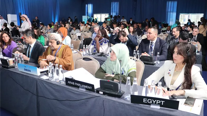 البرلمان العربي يطالب بإزالة الحواجز الجمركية التي تحد قدرة الدول النامية  