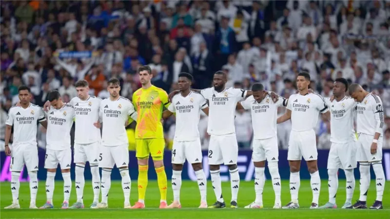 ألفارو أربيلوا يعلن قائمة ريال مدريد لمباراة ريال أوفييدو اليوم