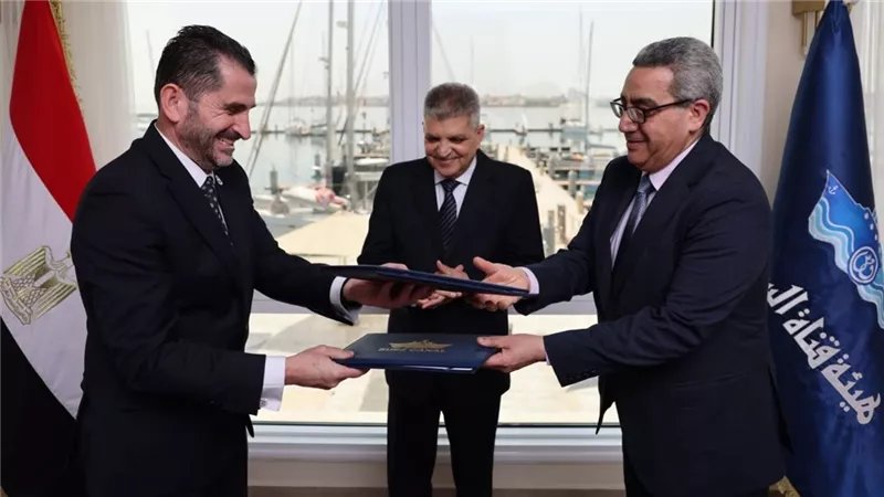 الفريق أسامة ربيع يلتقي الأمين العام لغرفة الملاحة الدولية لبحث سبل التعاون