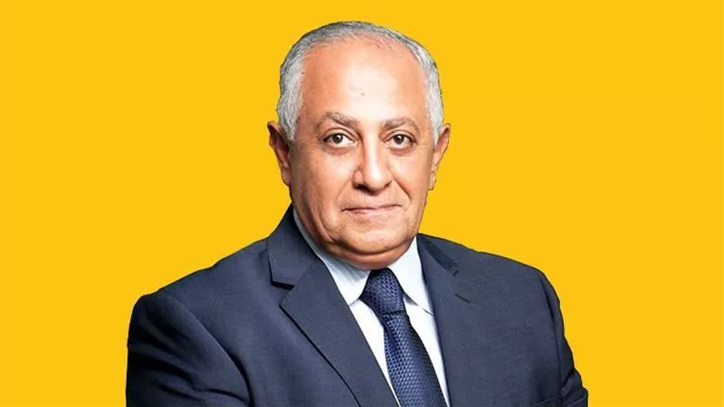 نجل حسن المستكاوي يطلب الدعاء لوالده بعد تدهور حالته الصحية