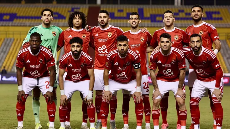 نجم الأهلي السابق يظهر في مران الأهلي استعدادًا لمواجهة بيراميدز بدوري نايل